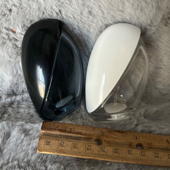 Salt & Pepper Shakers NWOT, Mod Peguins - Picture 2 of 3